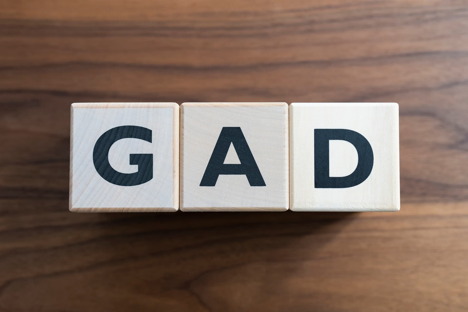 全般性不安障害(GAD)とは?症状・診断テスト・治し方・治療法を解説